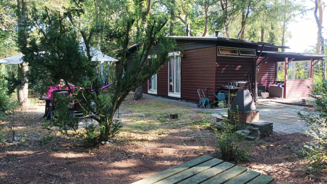 Bosbungalow De Eekhoorn Nunspeet Exterior photo